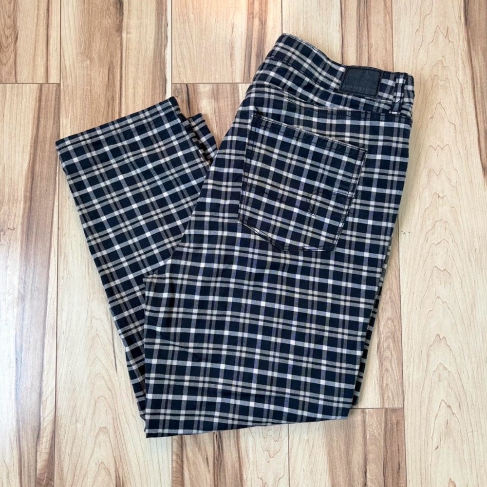 American Eagle Outfitters Navy and Cream Checkered Cropped Pants